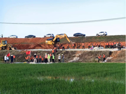 抗洪搶險(xiǎn)報(bào)導(dǎo)-迎“汛”而上，奔赴前線 -299.png