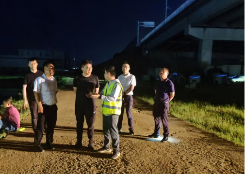 抗洪搶險(xiǎn)報(bào)導(dǎo)-迎“汛”而上，奔赴前線 -320.png